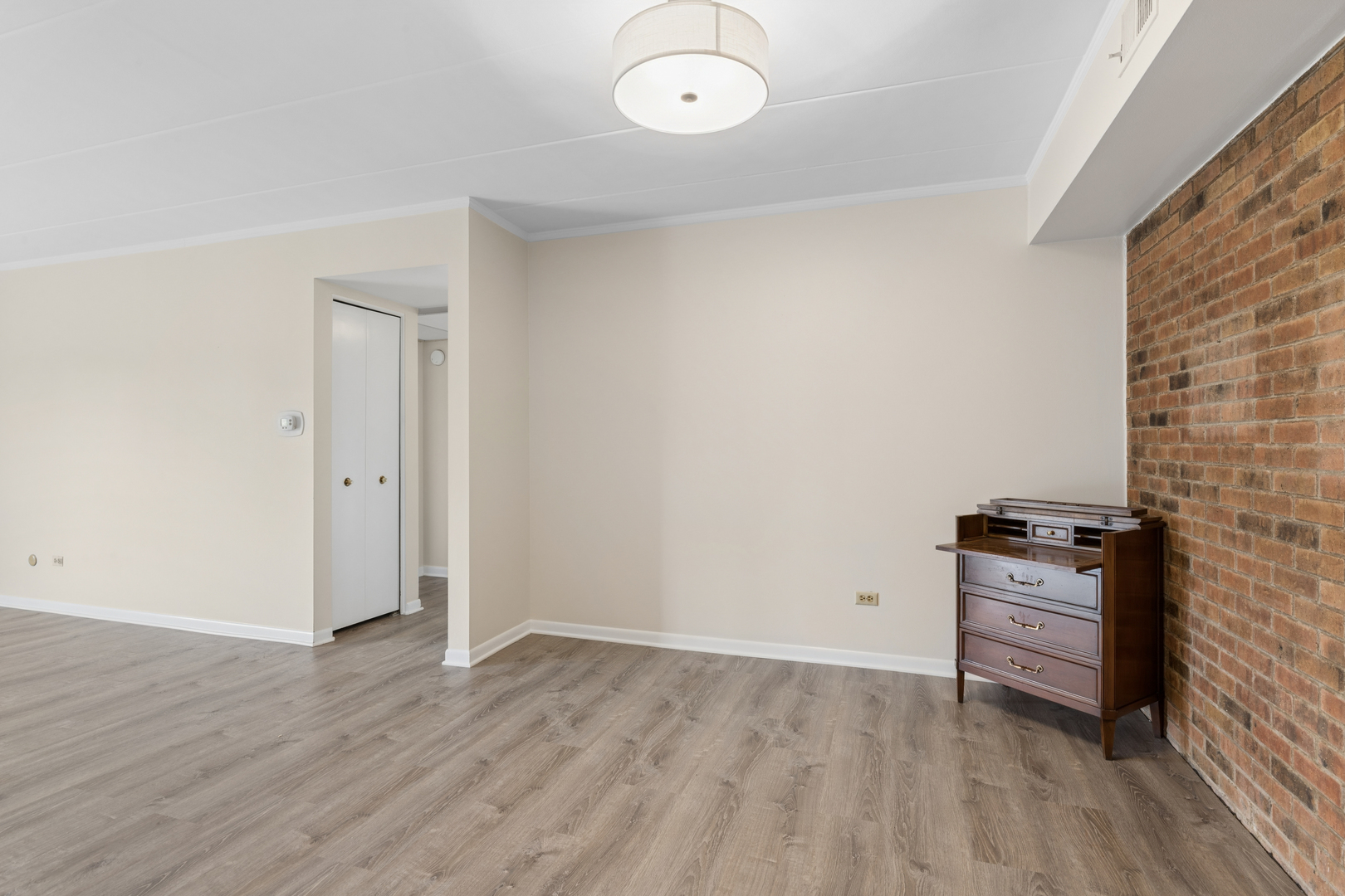 900 South River Road, Unit 4F Des Plaines, IL 60016 - Photo 8 of 26 Gallery Image 8