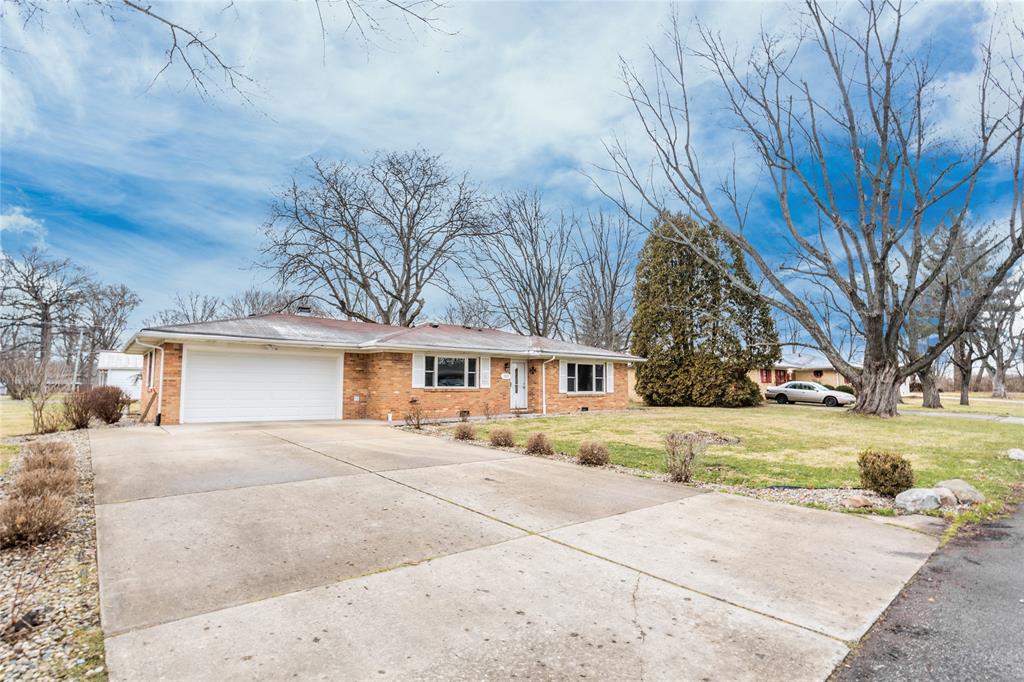 323 Oxford Road Anderson, IN 46012 - Photo 3 of 25 Gallery Image 3