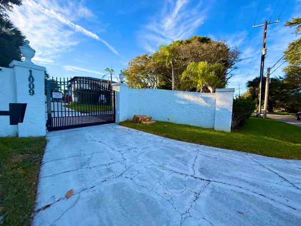 $2,300,000 | 1009 South Indian River Drive, Fort Pierce, FL 34950