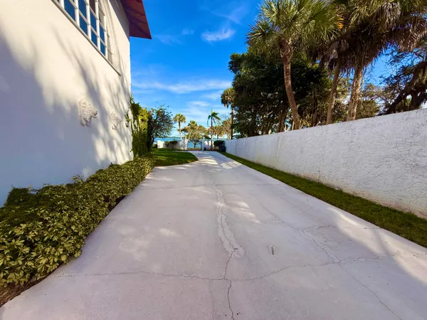 $2,300,000 | 1009 South Indian River Drive, Fort Pierce, FL 34950