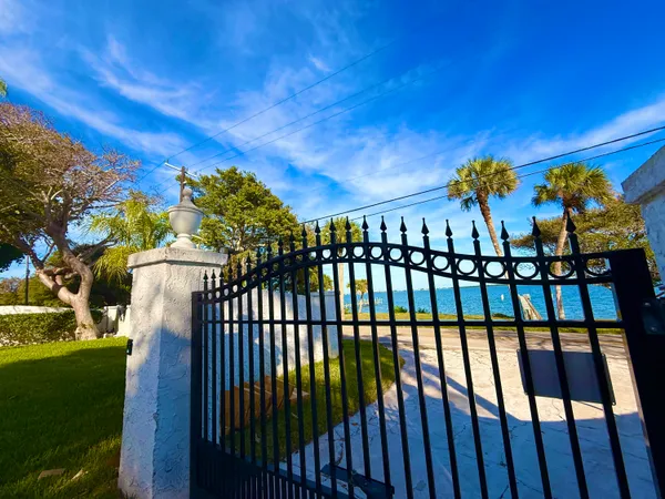 $2,300,000 | 1009 South Indian River Drive, Fort Pierce, FL 34950