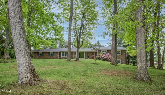 $347,500 | 19494 Oakwood Drive, Abingdon, VA 24211