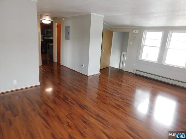 $1,700 | 26 Hutchinson Avenue, Unit 2, Hawthorne, NJ 07506