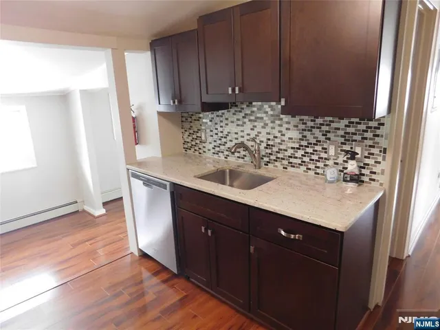 $1,700 | 26 Hutchinson Avenue, Unit 2, Hawthorne, NJ 07506