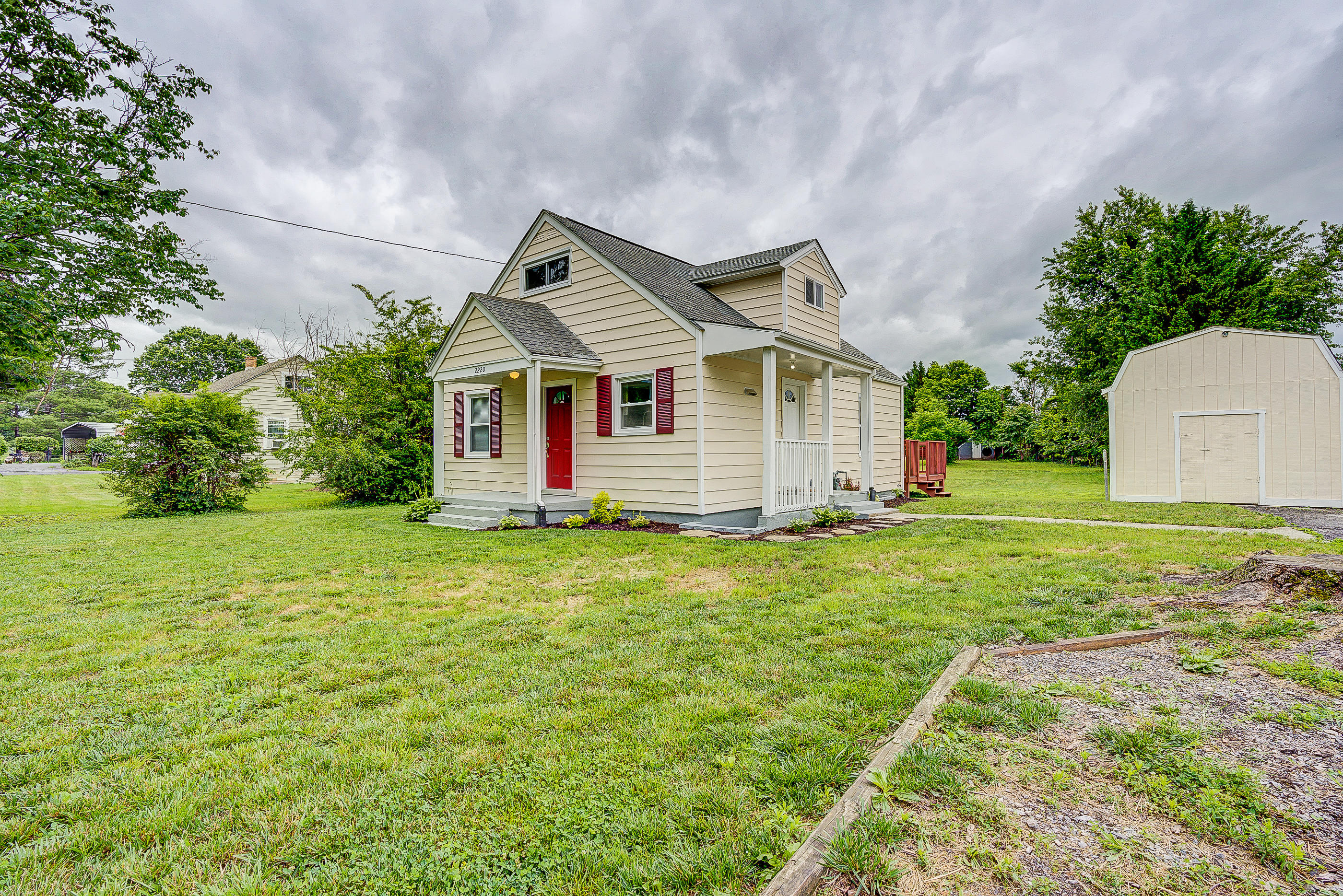 2220 Valleydale Road Salem, VA 24153 - Photo 2 of 30 54