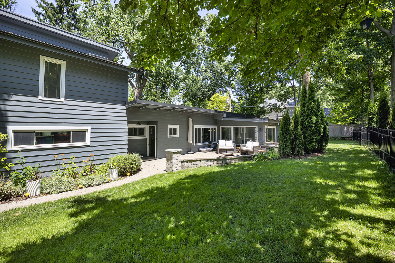 645 Indian Road Glenview, IL 60025 - Photo 2 of 33