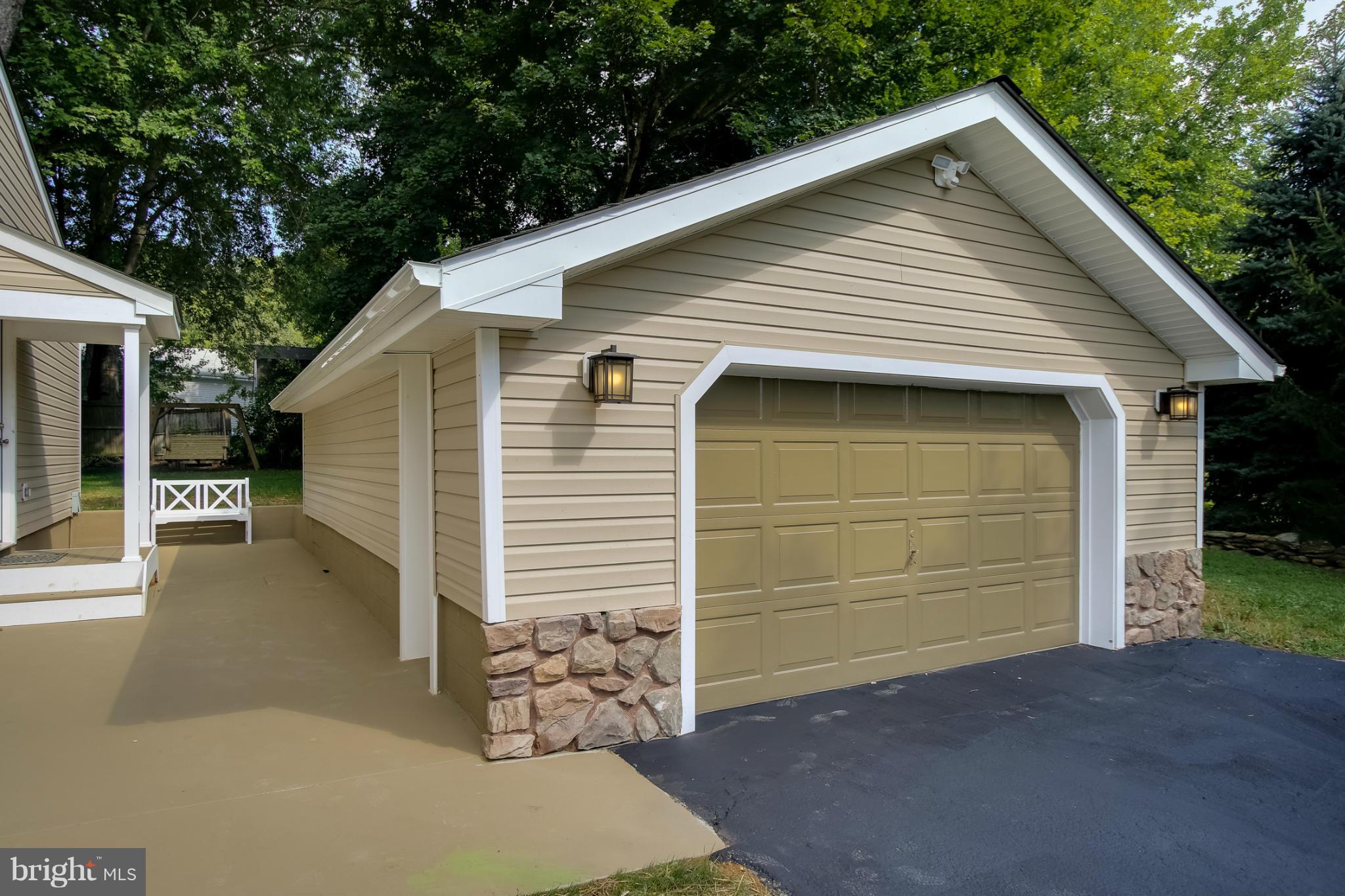 922 Silver Run Valley Road Westminster, MD 21158 - Photo 2 of 28 Garage