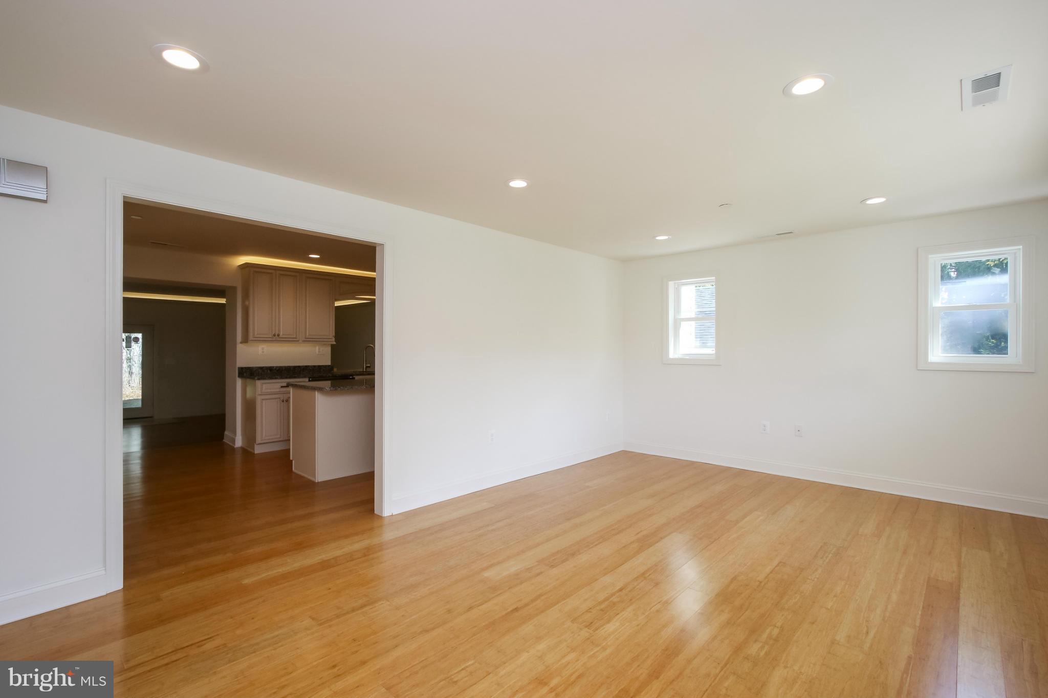 922 Silver Run Valley Road Westminster, MD 21158 - Photo 5 of 28 Living Room
