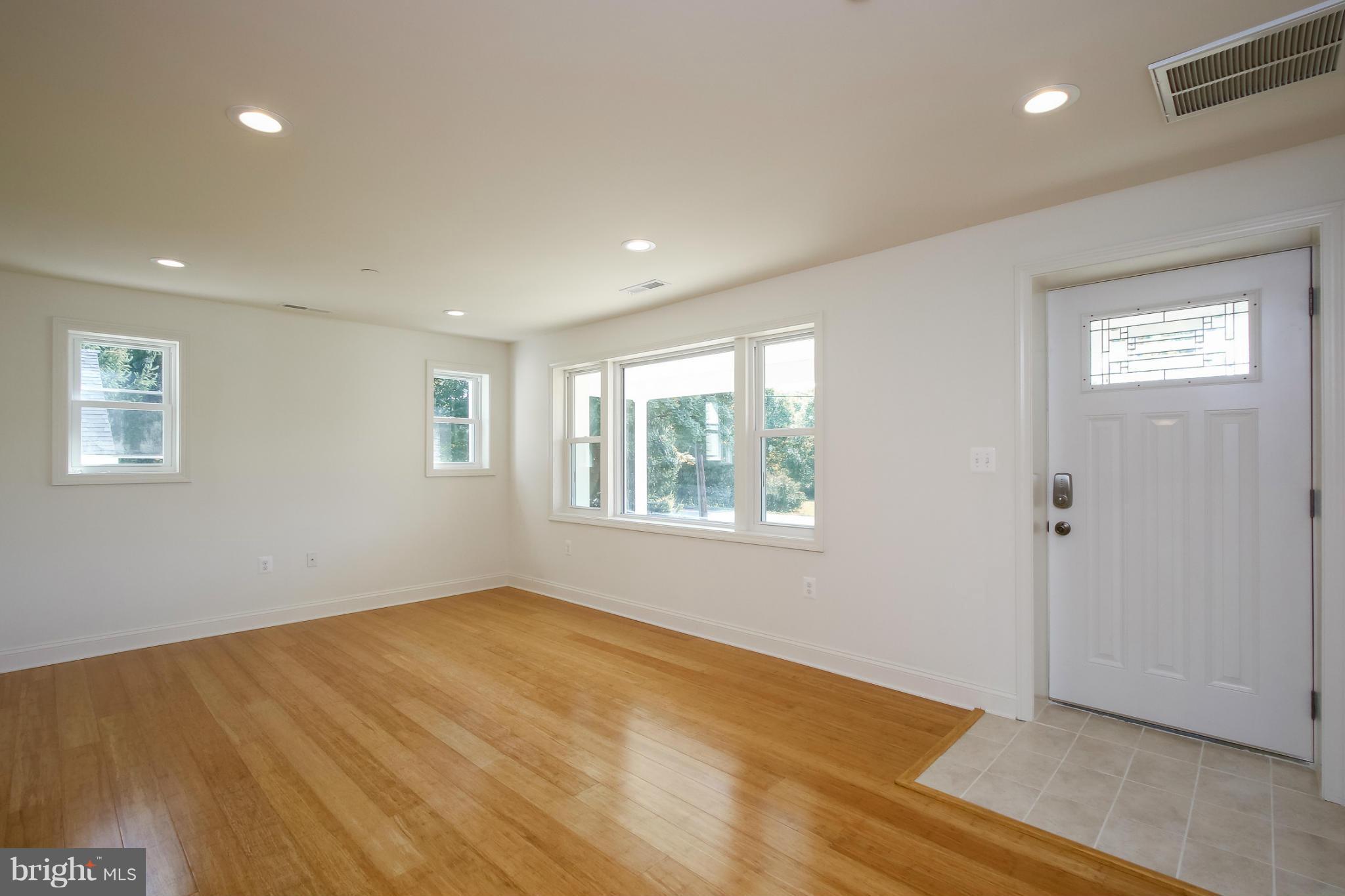 922 Silver Run Valley Road Westminster, MD 21158 - Photo 6 of 28 Living Room