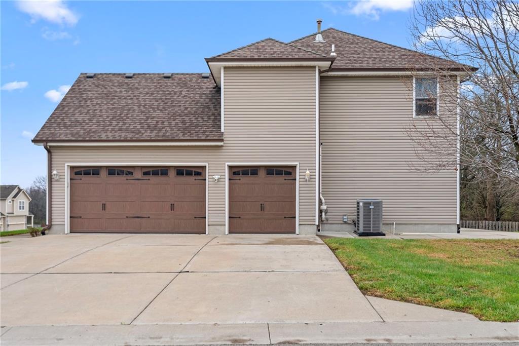 2213 Southwest Chase Drive Lee's Summit, MO 64082 - Photo 4 of 40