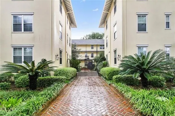 $1,600 | 7444 St Charles Avenue, Unit 202, New Orleans, LA 70118
