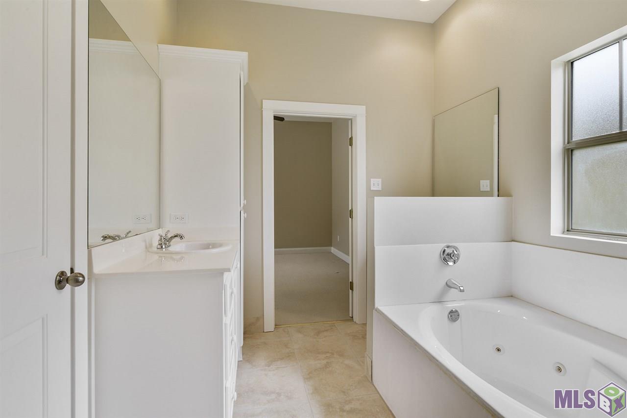 8931 Boone Avenue Baton Rouge, LA 70810 - Photo 7 of 12
