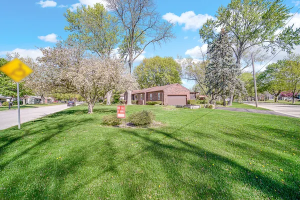 $409,999 | 547 Reese Avenue, Dundee, IL 60118