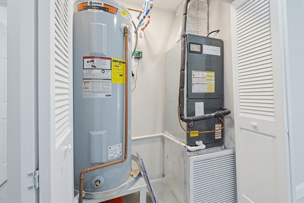 212 Franklin Crossing Road, Unit 12 Franklin, MA 02038 - Photo 5 of 11 a view of an entryway with sitting area
