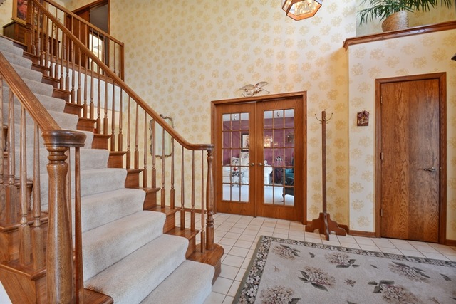 11445 Hummingbird Lane Mokena, IL 60448 - Photo 2 of 10 a view of an entryway with staircase