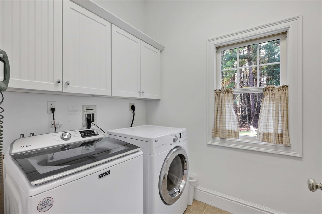 9 Deer Run Holyoke, MA 01040 - Photo 25 of 42