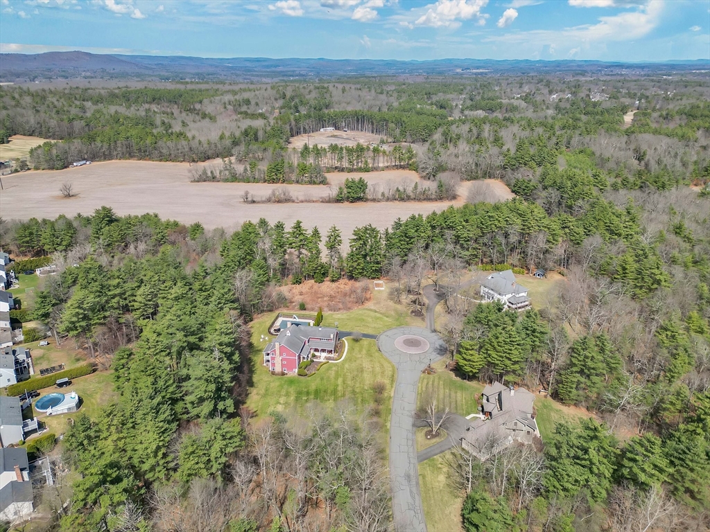 9 Deer Run Holyoke, MA 01040 - Photo 4 of 42