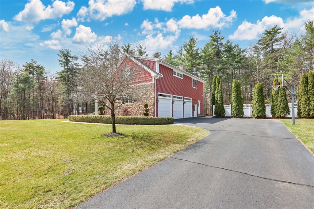 9 Deer Run Holyoke, MA 01040 - Photo 6 of 42