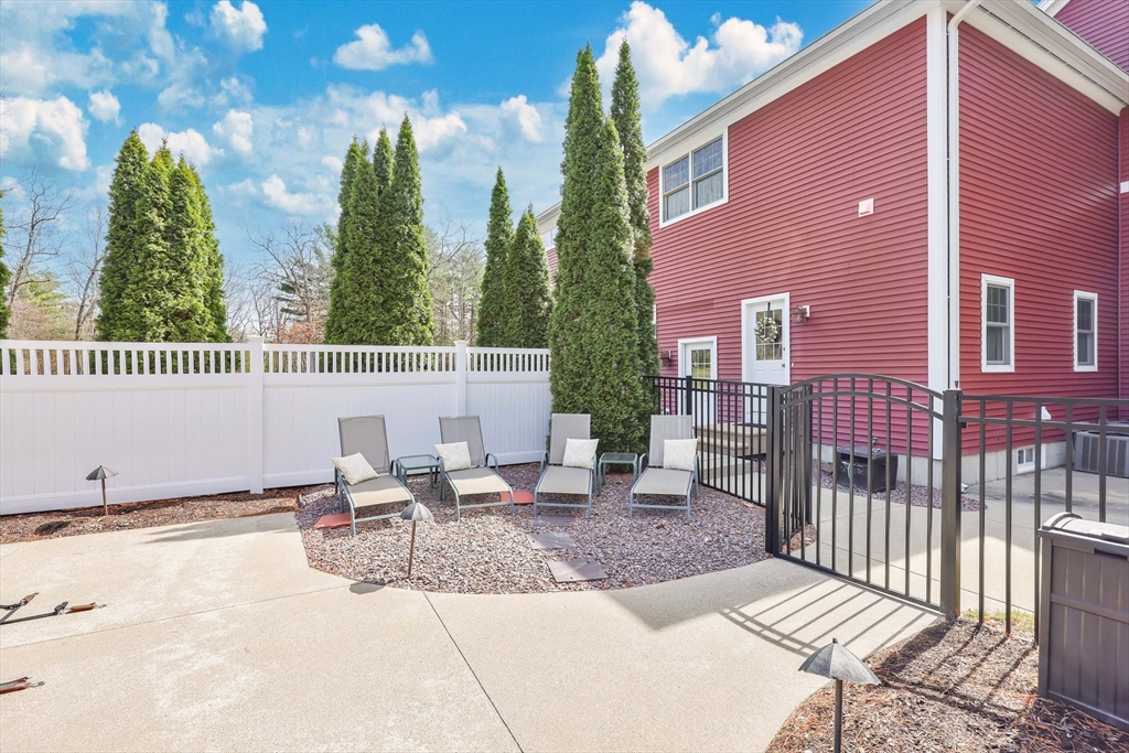 9 Deer Run Holyoke, MA 01040 - Photo 7 of 42