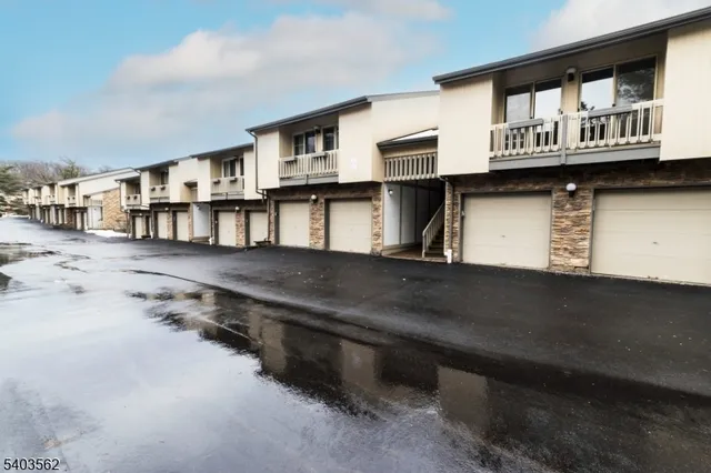a view of a tennis court