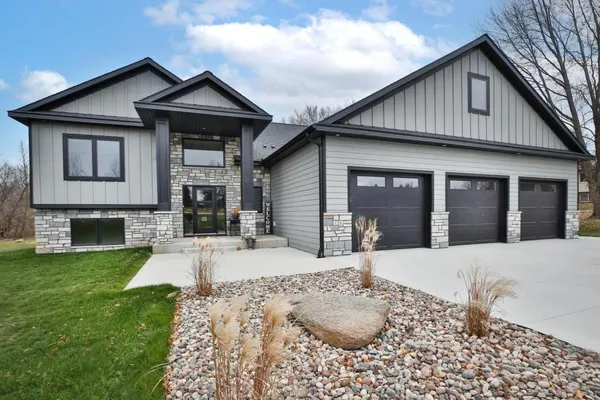 $689,000 | 1218 Highway Street North, Dodge Center, MN 55927