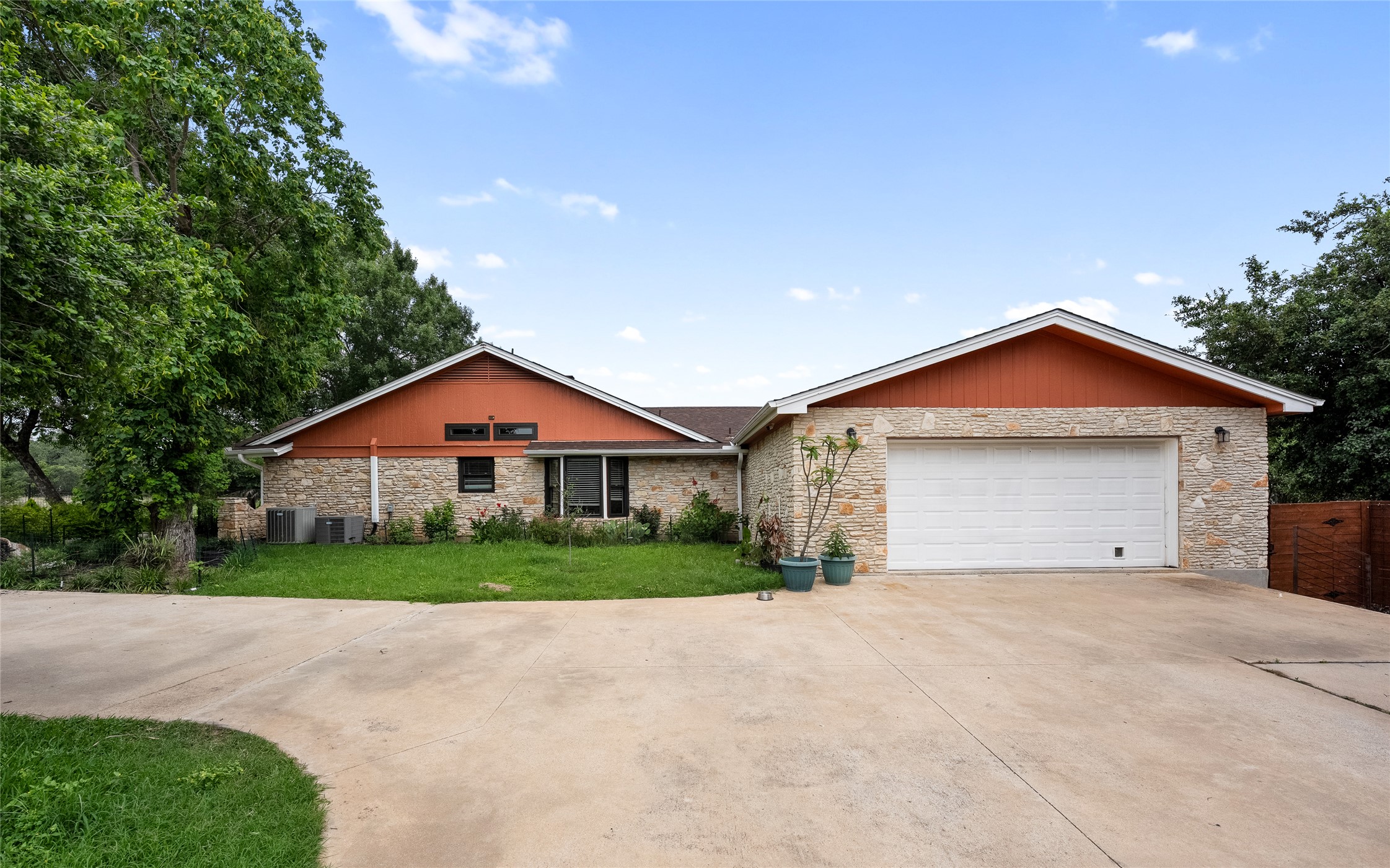 301 Oak Ridge Road Georgetown, TX 78628 - Photo 4 of 34 Stone veneer exterior with a two-car garage
