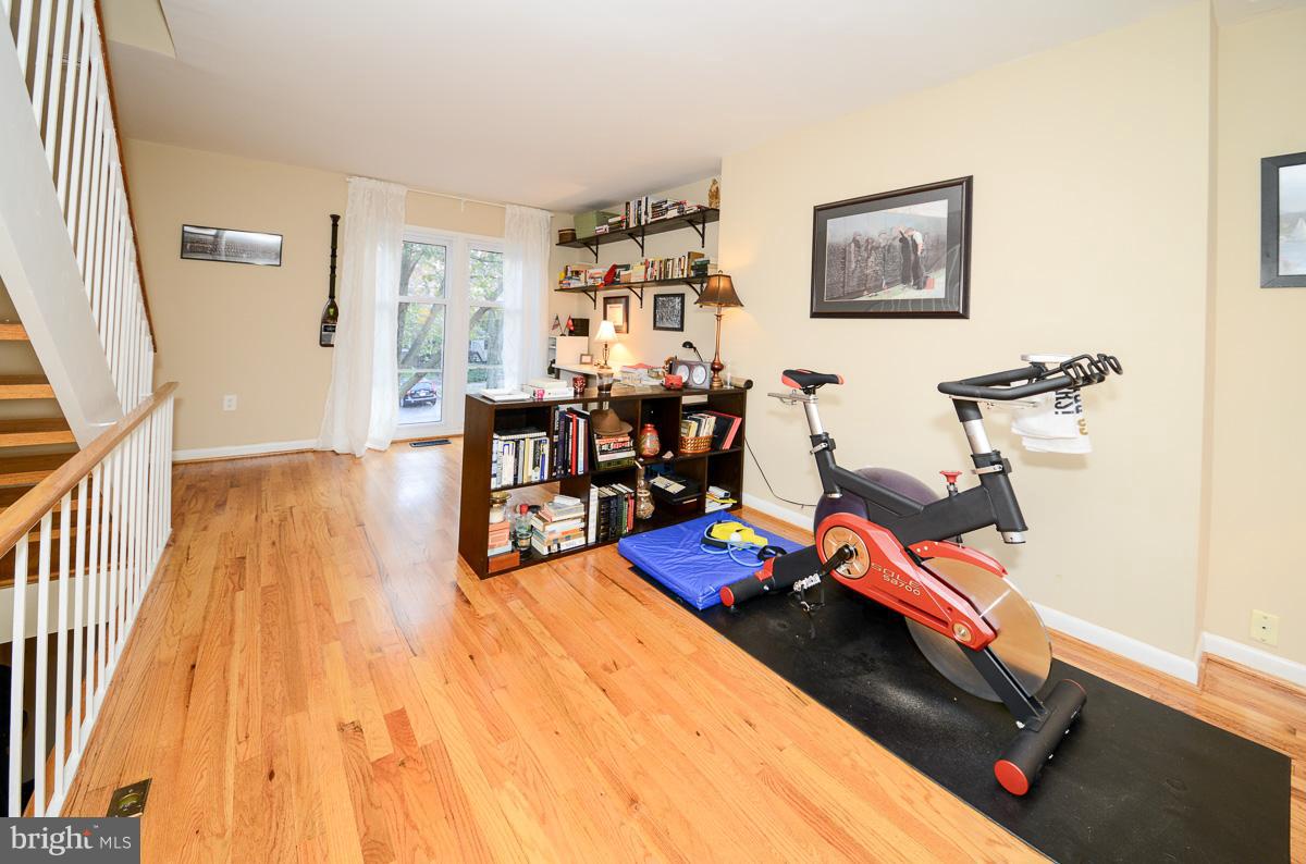 1612 Wainwright Drive Reston, VA 20190 - Photo 8 of 19 Living Room