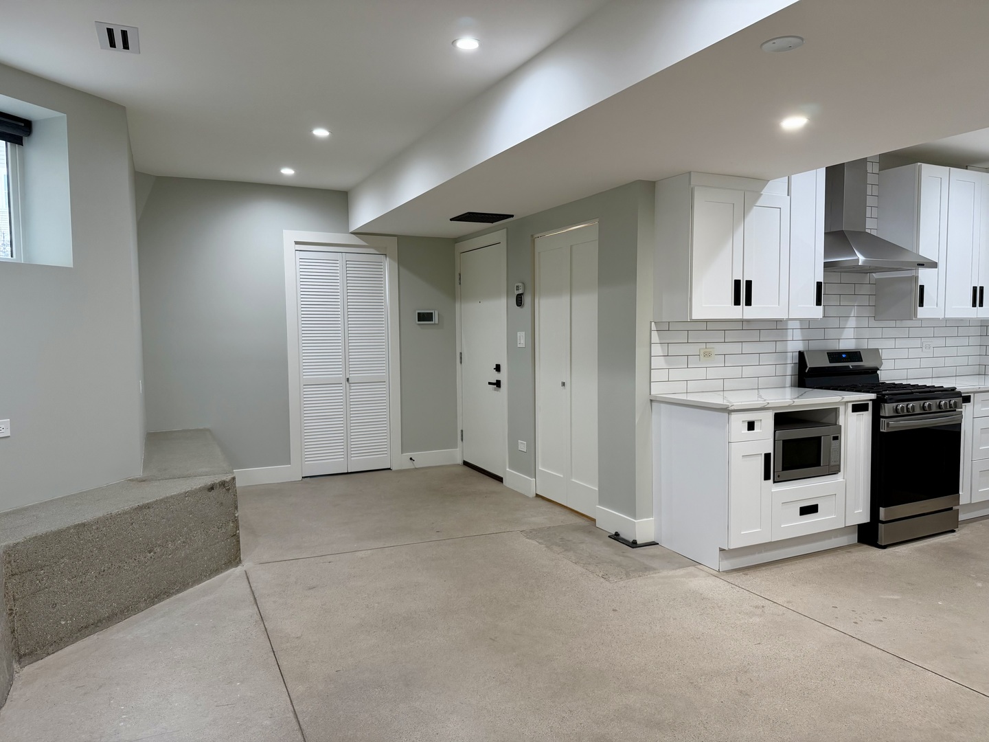 4730 West Grace Street, Unit 3 Chicago, IL 60641 - Photo 7 of 26