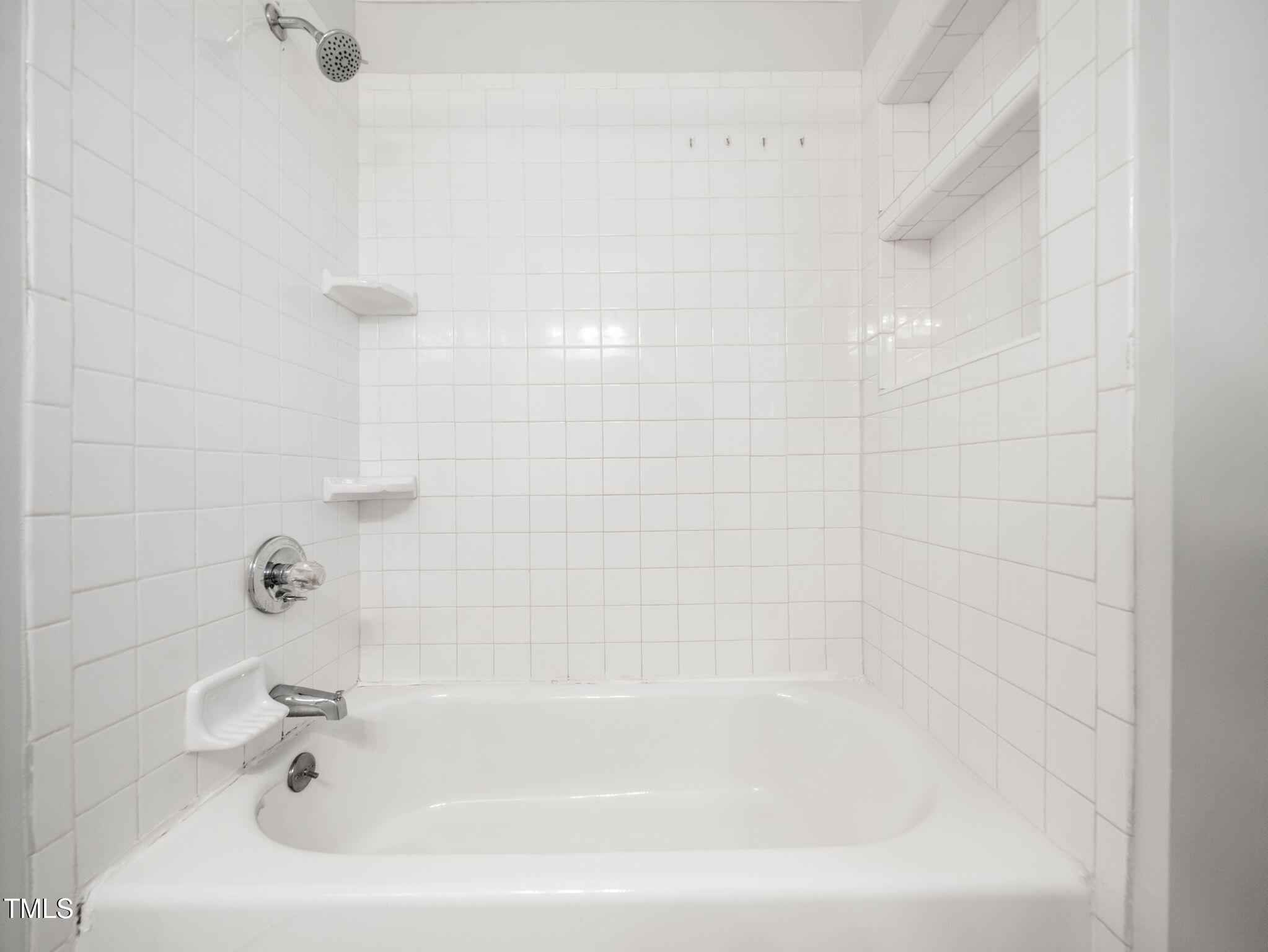 3909 Iron Horse Road Raleigh, NC 27616 - Photo 33 of 47 a bathroom with a bathtub