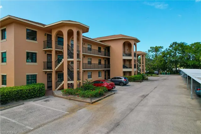 $1,900 | 5535 Rattlesnake Hammock Road, Unit 205, Naples, FL 34113