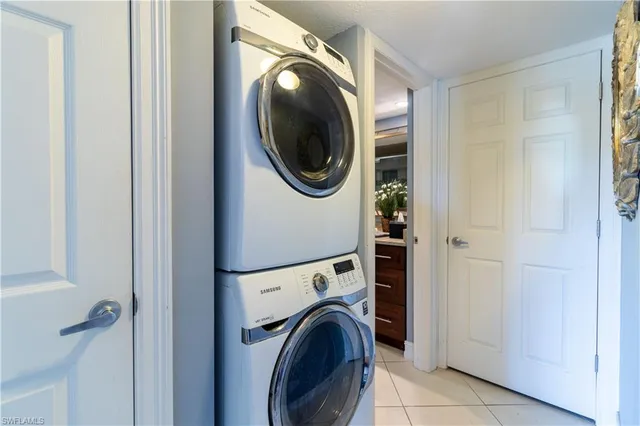 $1,900 | 5535 Rattlesnake Hammock Road, Unit 205, Naples, FL 34113