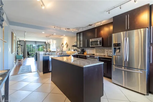 $1,900 | 5535 Rattlesnake Hammock Road, Unit 205, Naples, FL 34113