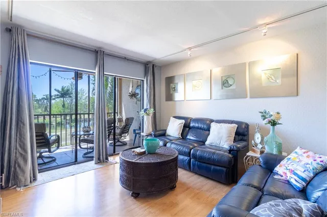 $1,900 | 5535 Rattlesnake Hammock Road, Unit 205, Naples, FL 34113