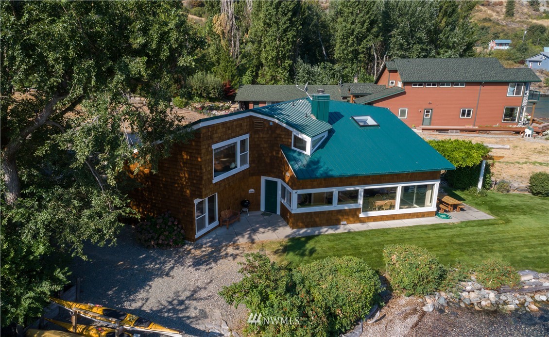 17118 South Lakeshore Road Chelan, WA 98816 - Photo 3 of 24 Gallery Image 3