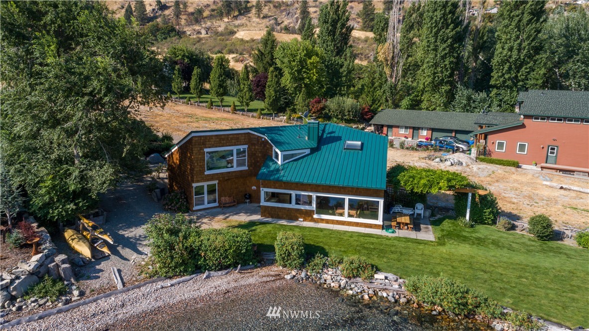 17118 South Lakeshore Road Chelan, WA 98816 - Photo 4 of 24 Gallery Image 4