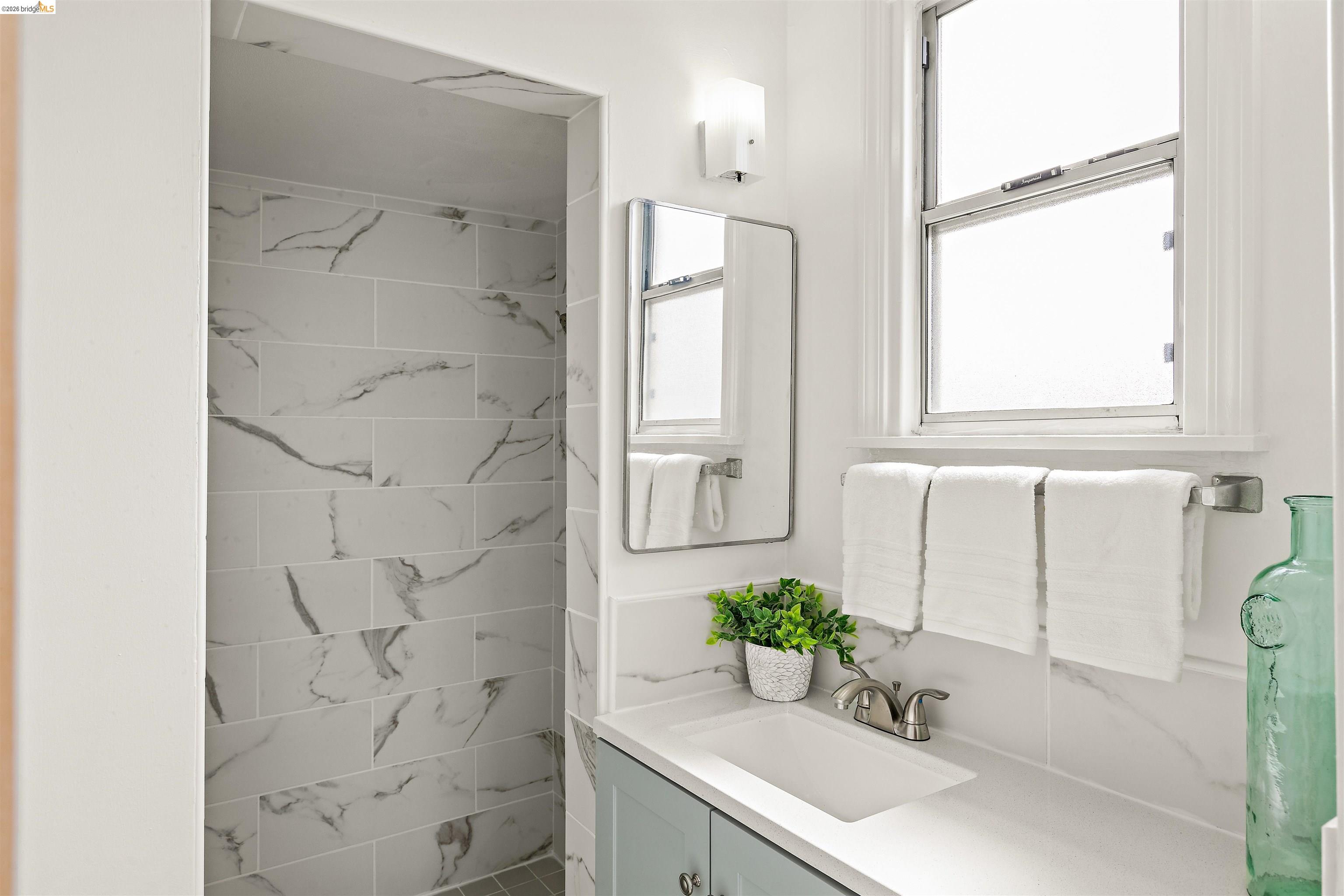 910 Pierce Street Albany, CA 94706 - Photo 13 of 44 a bathroom with a sink and a bathtub