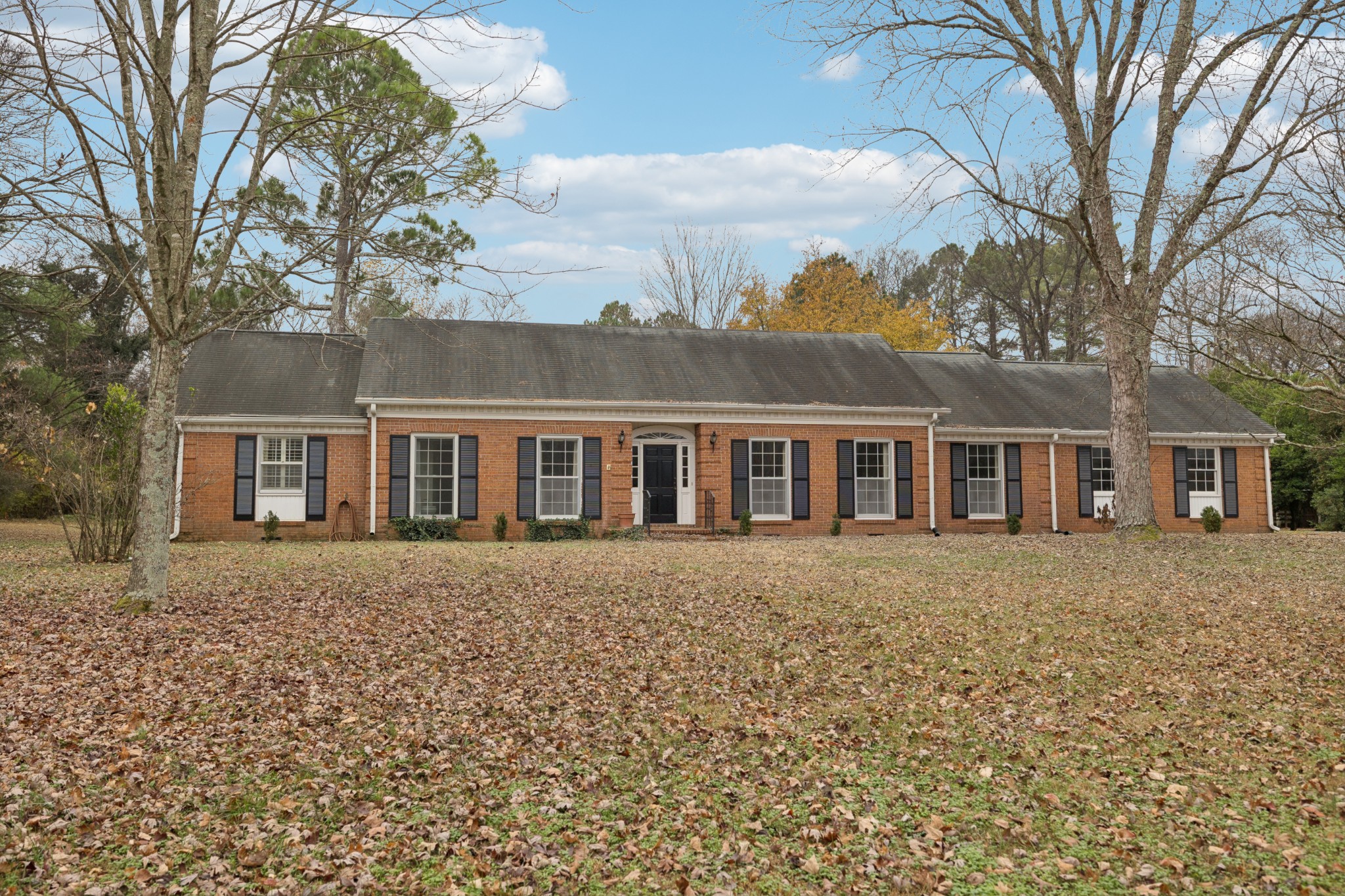 718 Murfreesboro Road Franklin, TN 37064 - Photo 2 of 35 a front view of a house with a garden