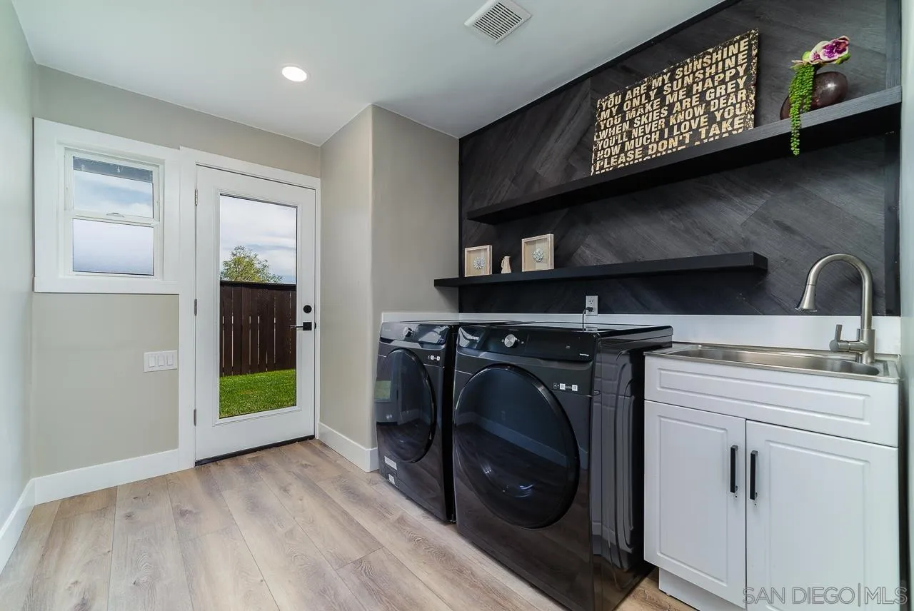 1647 Sleeping Indian Road Fallbrook, CA 92028 - Photo 30 of 48 a utility room with dryer and washer