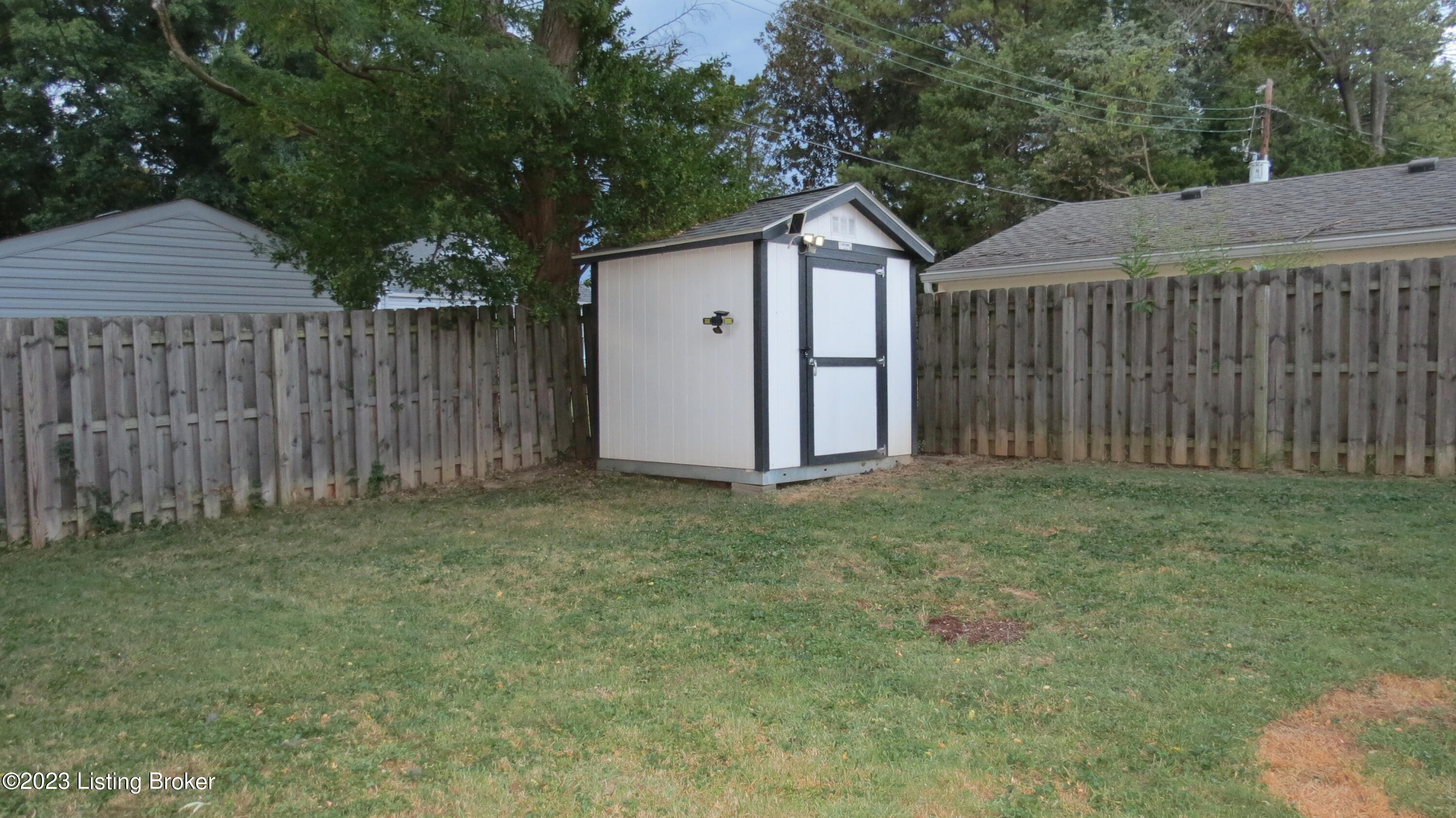 11907 Locust Road Louisville, KY 40243 - Photo 16 of 16 Garden storage shed