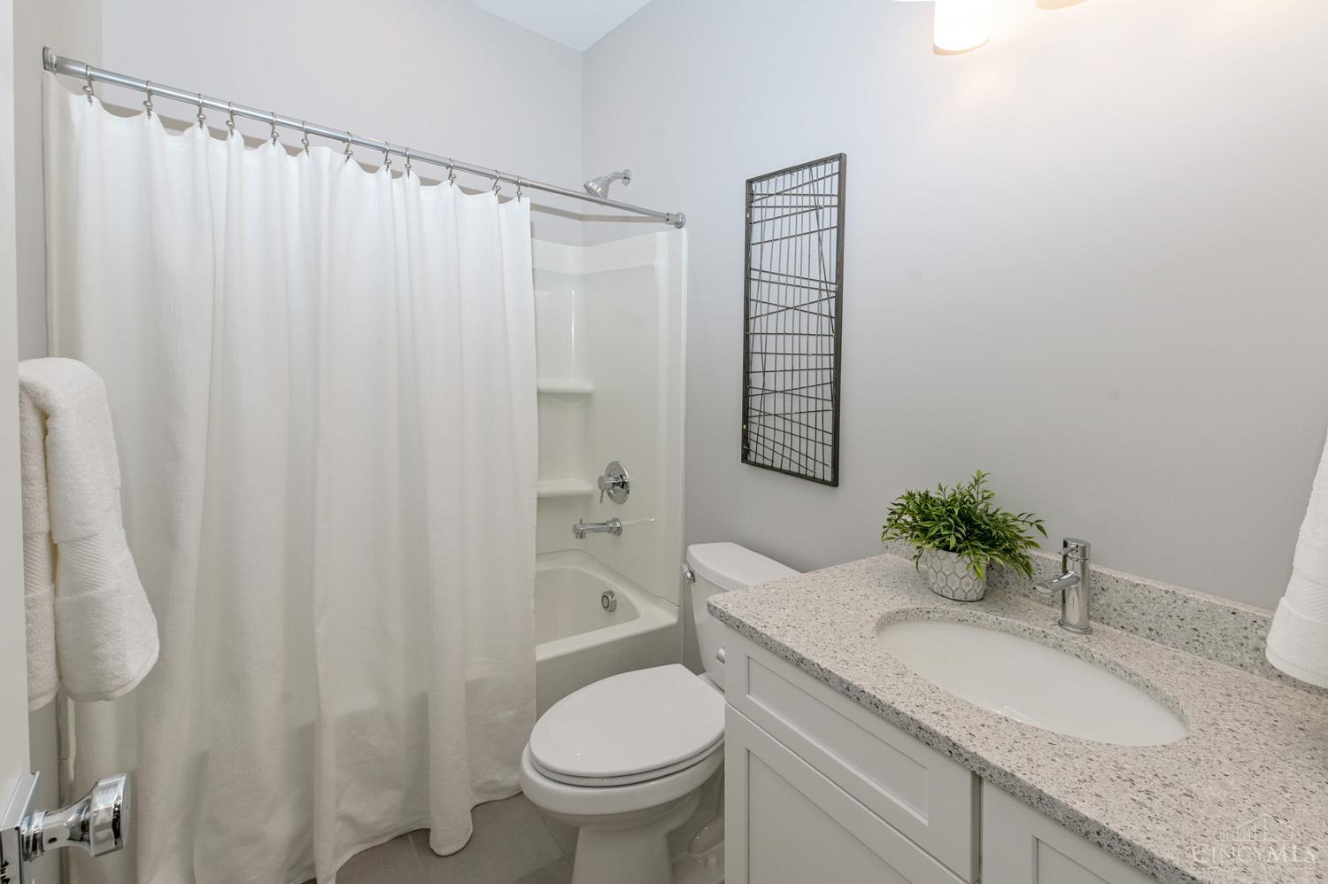 6459 Kugler Mill Road Cincinnati, OH 45236 - Photo 6 of 41 Gallery Image 6
