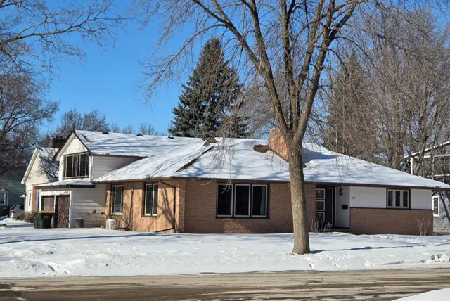 $259,000 | 624 10th Street Southwest, Willmar, MN 56201