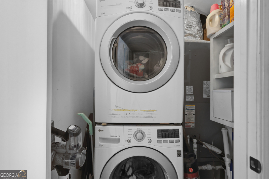 120 Carter Street Jesup, GA 31545 - Photo 20 of 27 a close up view of a washer and dryer