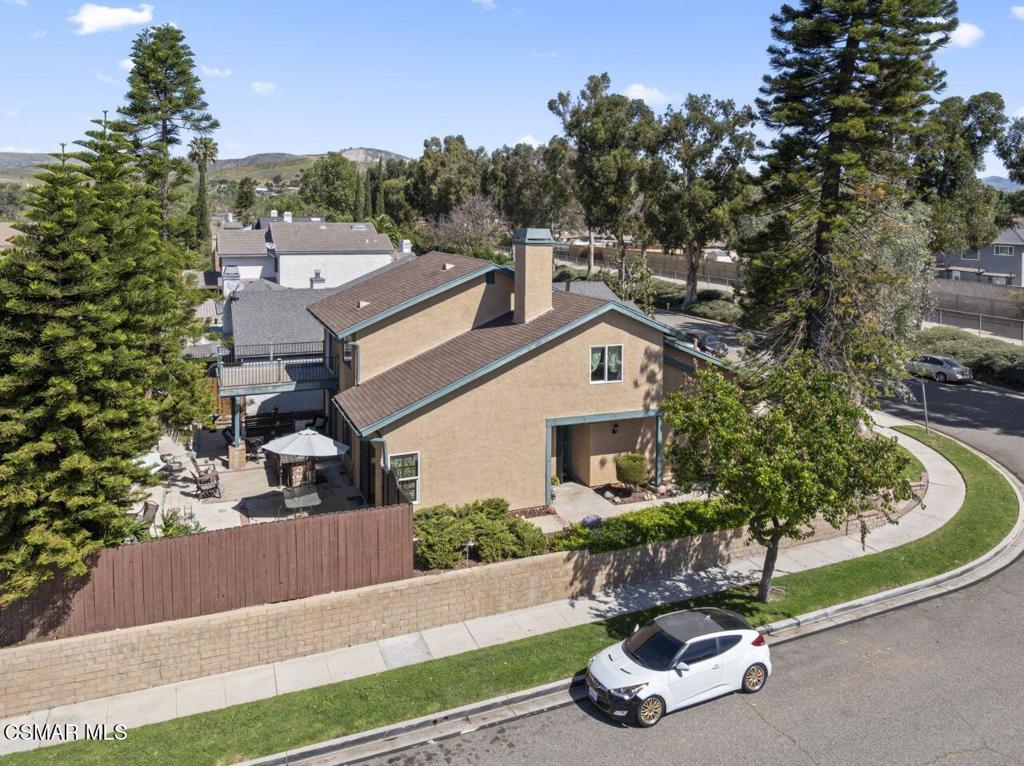2461 Pinewood Place Simi Valley, CA 93065 - Photo 3 of 27