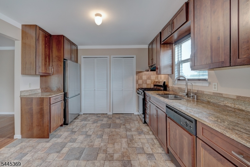 32 Rebecca Road East Hanover, NJ 07936 - Photo 11 of 35