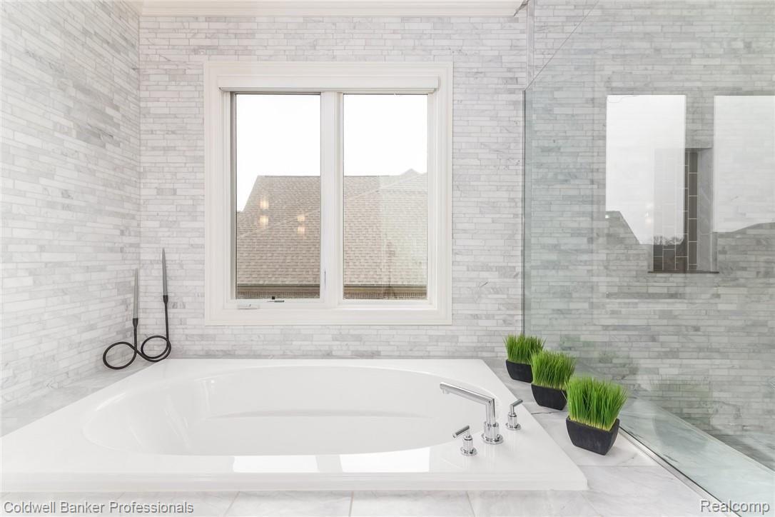 3762 Thatcher Drive Rochester, MI 48309 - Photo 31 of 76 Relax in your own private spa