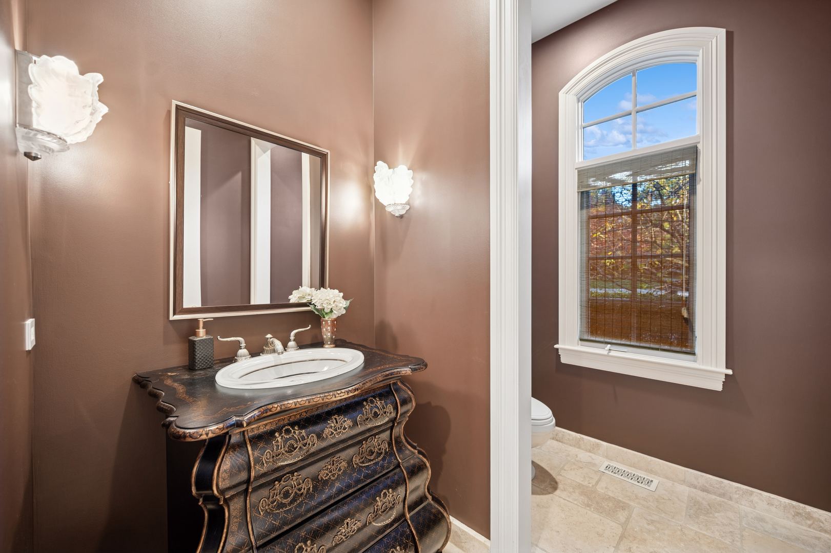 130 Maple Hill Road Glencoe, IL 60022 - Photo 18 of 47 a bathroom with a sink a vanity and a mirror