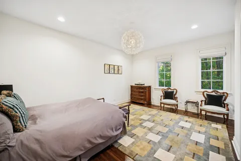 an empty room with windows and pillars in it