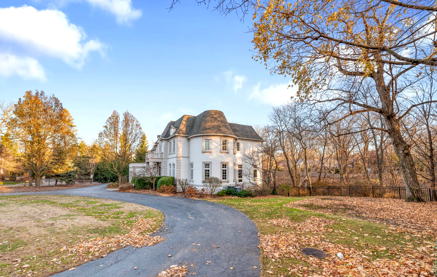 130 Maple Hill Road Glencoe, IL 60022 - Photo 4 of 47 a front view of a house with a yard covered with snow