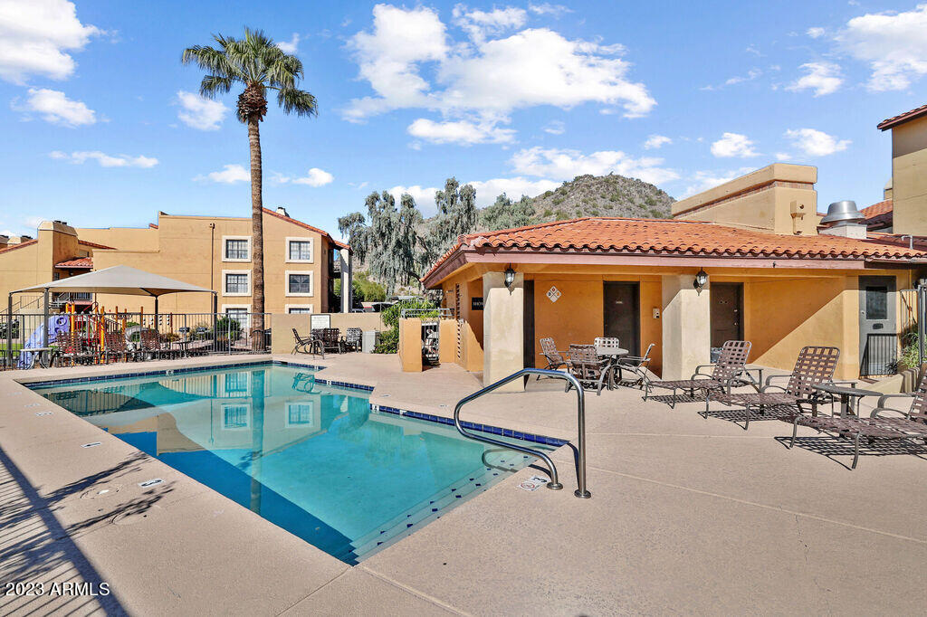 10002 North 7th Street, Unit B3 Phoenix, AZ 85020 - Photo 11 of 14 a view of a house with swimming pool and sitting area