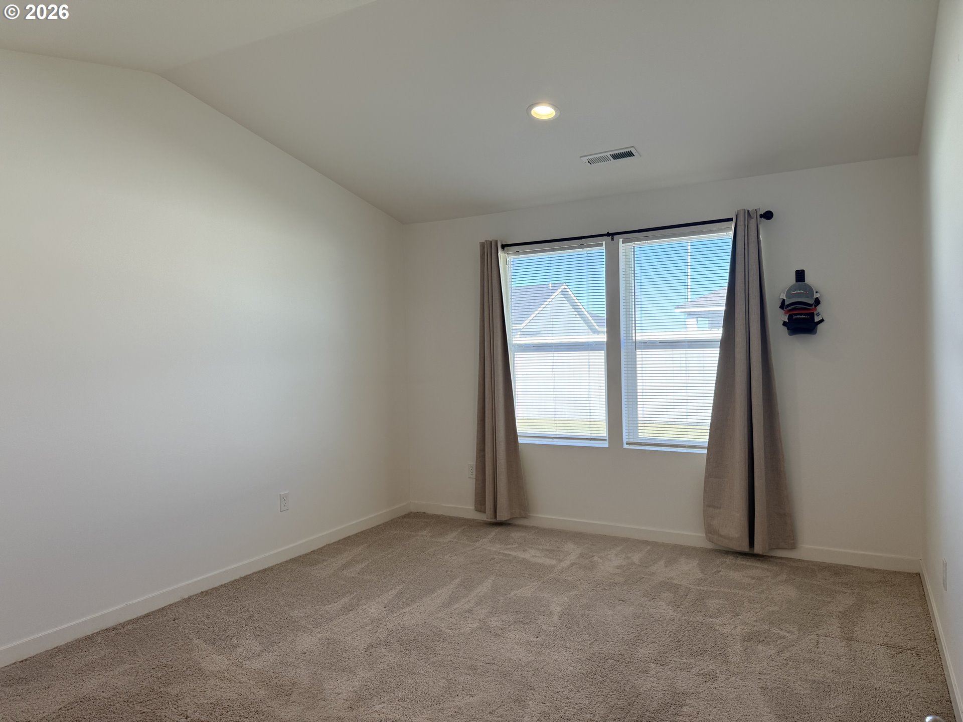 213 River Ridge Drive Boardman, OR 97818 - Photo 4 of 12 an empty room with windows